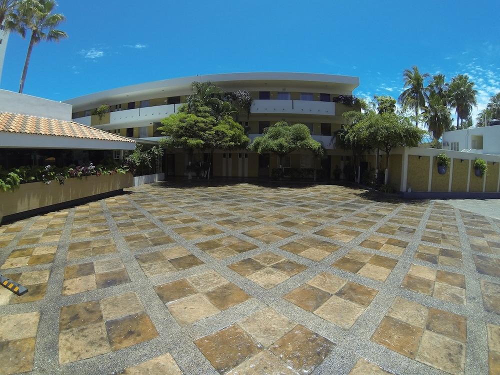 Hotel Azteca Inn Mazatlan Exterior photo